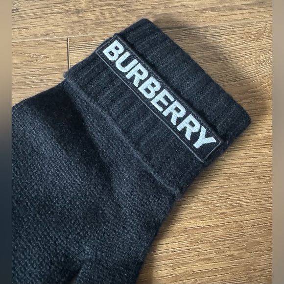BURBERRY-AUTHENTIC (NWT) Unisex Black Cashmere Knit Gloves with Embroidery - Picture 5 of 15